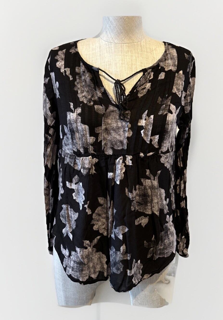 Lucky Brand Pintuck Long Sleeve Black White Floral Tassel Tie Blouse Small Top